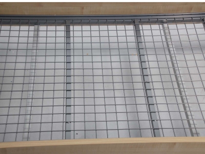 Holz-Bett 90x200 cm in Ahorn-Dekor 18 mm, Gestell aus Metall-Vierkantrohr in grau, zerlegt (Lattenrost nicht im Lieferumfang)