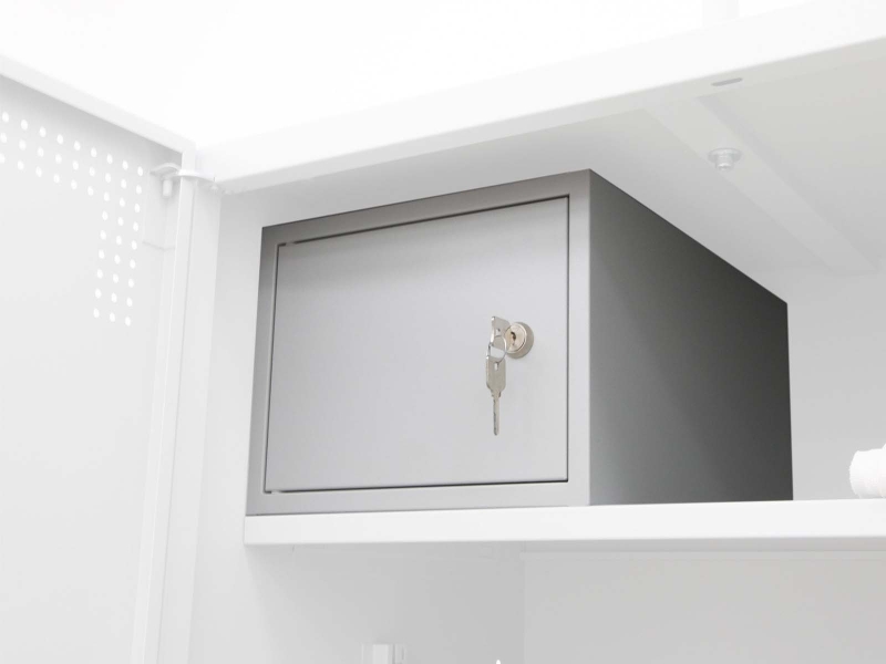 Wertfach für Metallspind mit Sitzbank / Lichtgrau